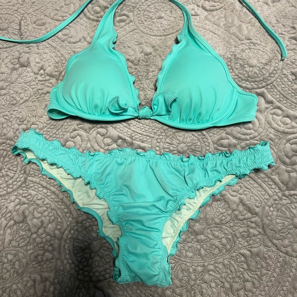 Victoria’s Secret bikini - Picture 10 of 13